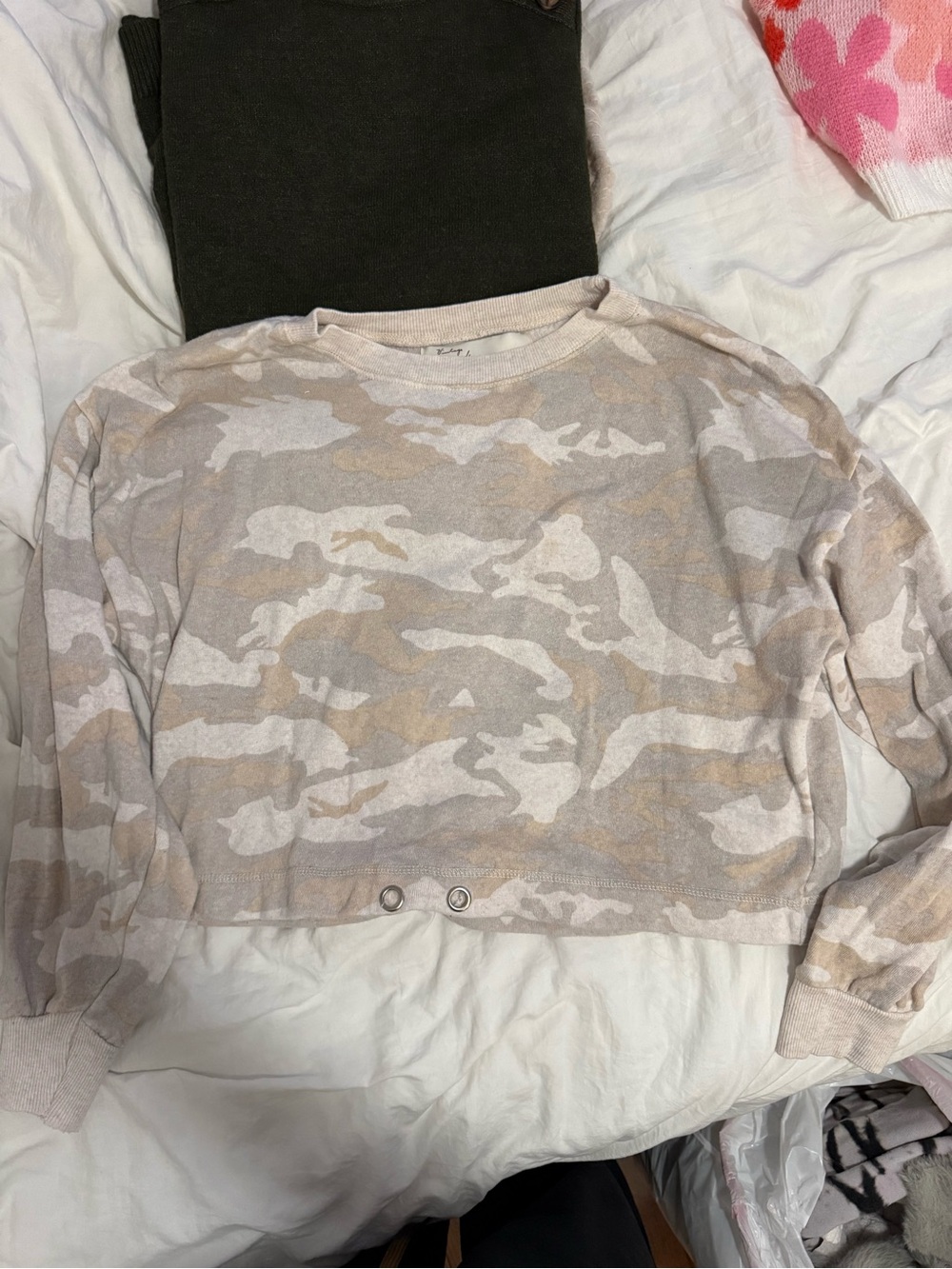 Vintage Havana Beige & Cream Cropped Camo Crewneck Sweater